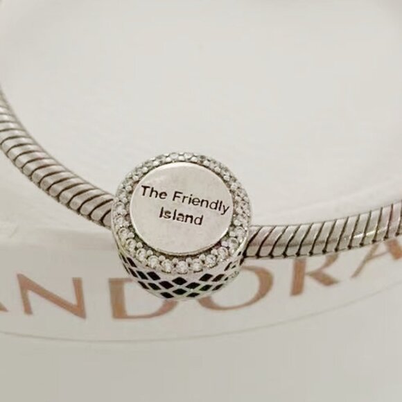 Pandora St. Maarten the Friendly Island Exclusive Charm - Picture 3 of 3